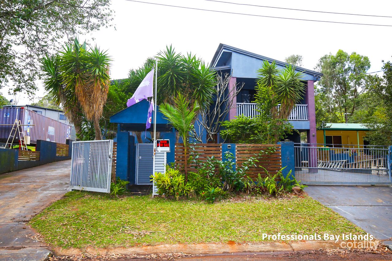 18 Waterside Dr, Macleay Island, QLD 4184