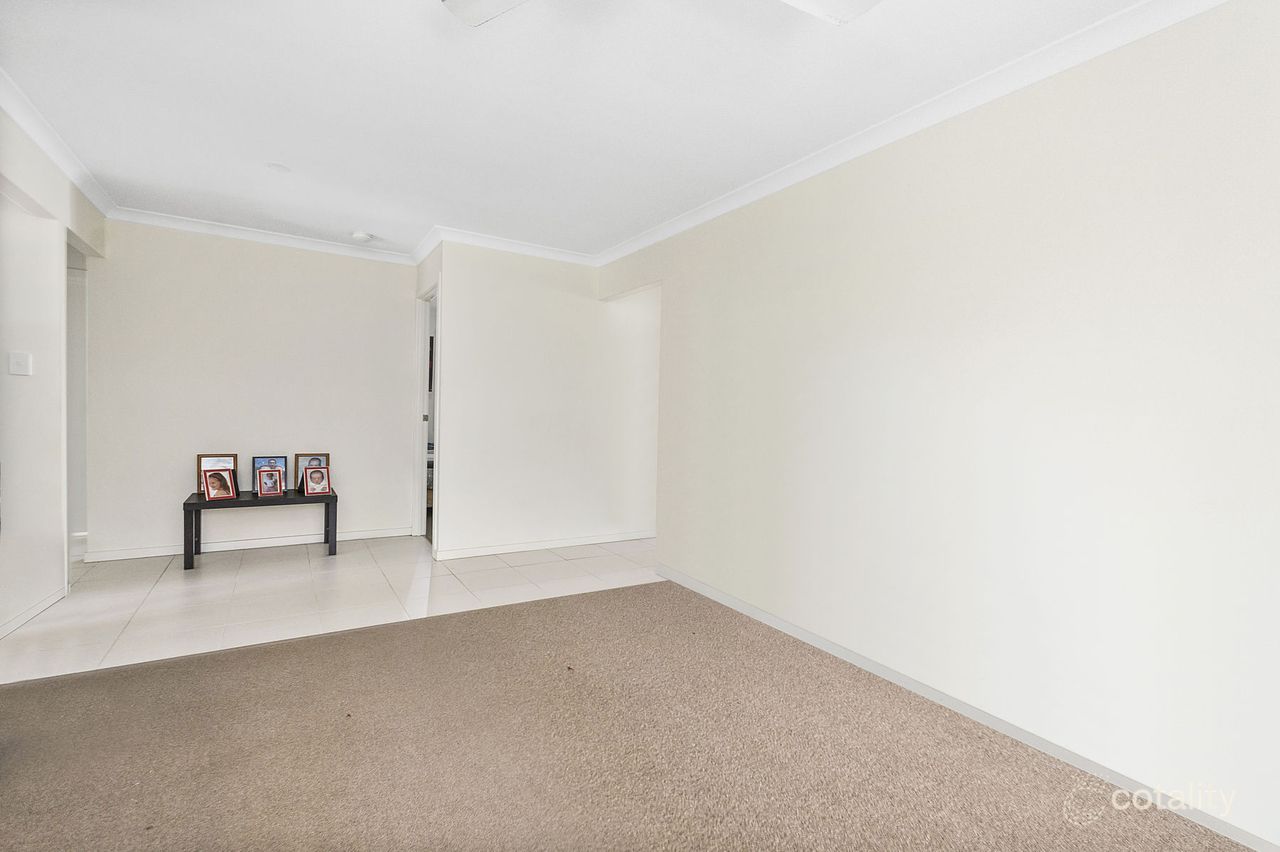 12 Farrer St, Cranley, QLD 4350