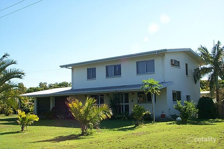 17 Andrews St, Kurrimine Beach, QLD 4871