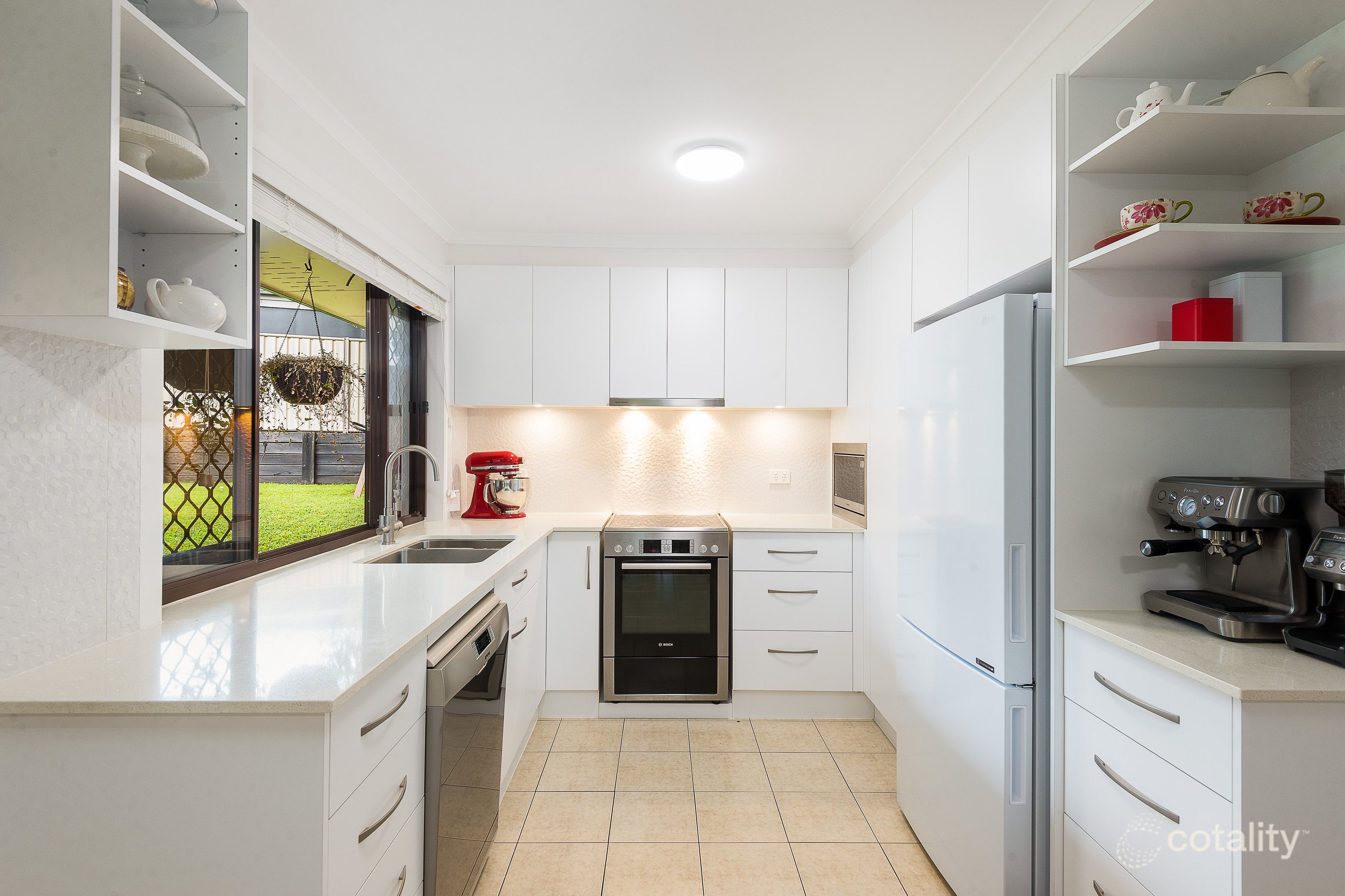 102 Faheys Rd W, Albany Creek, QLD 4035