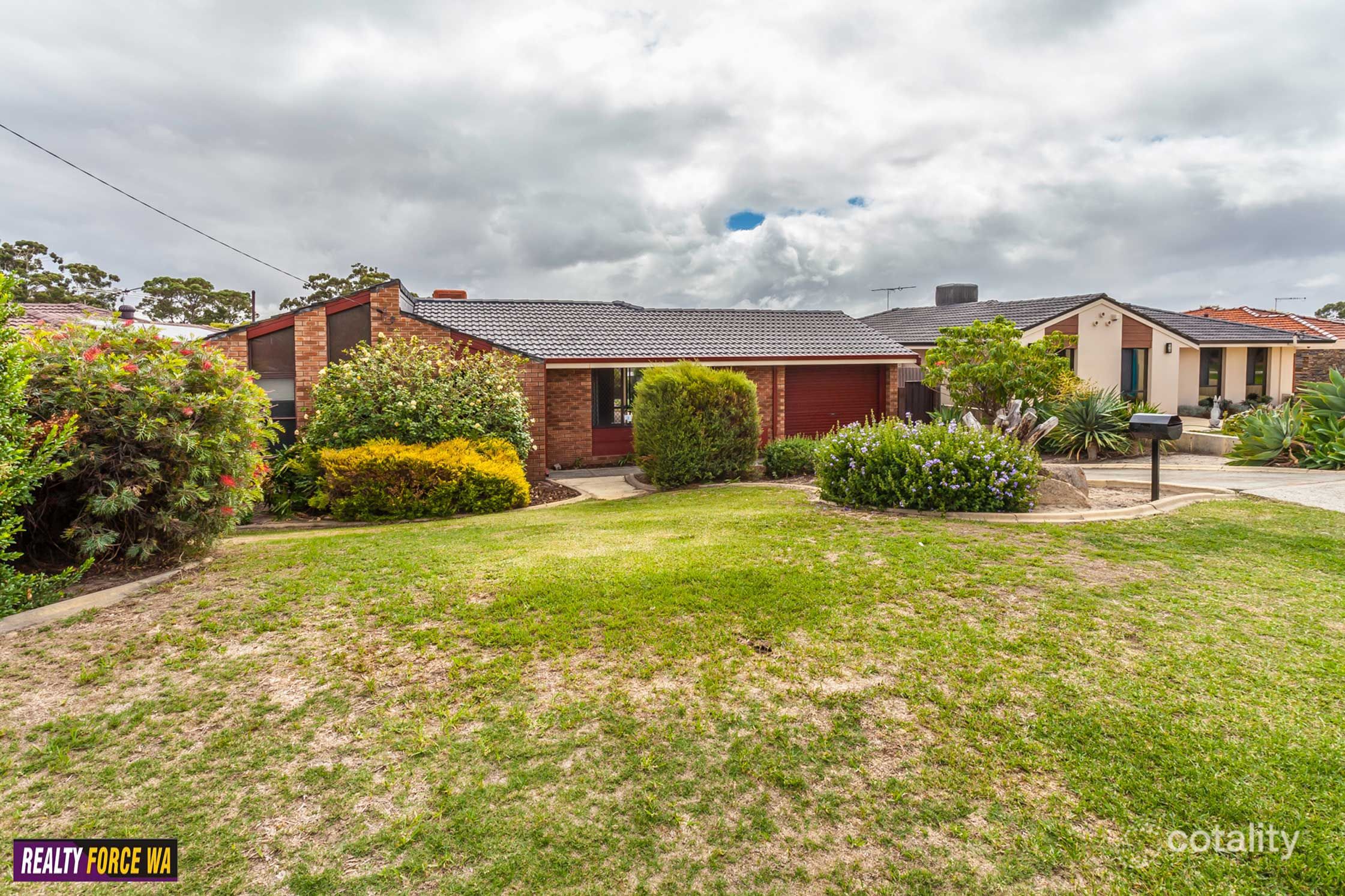 15 Brookland Cres, Marangaroo, WA 6064