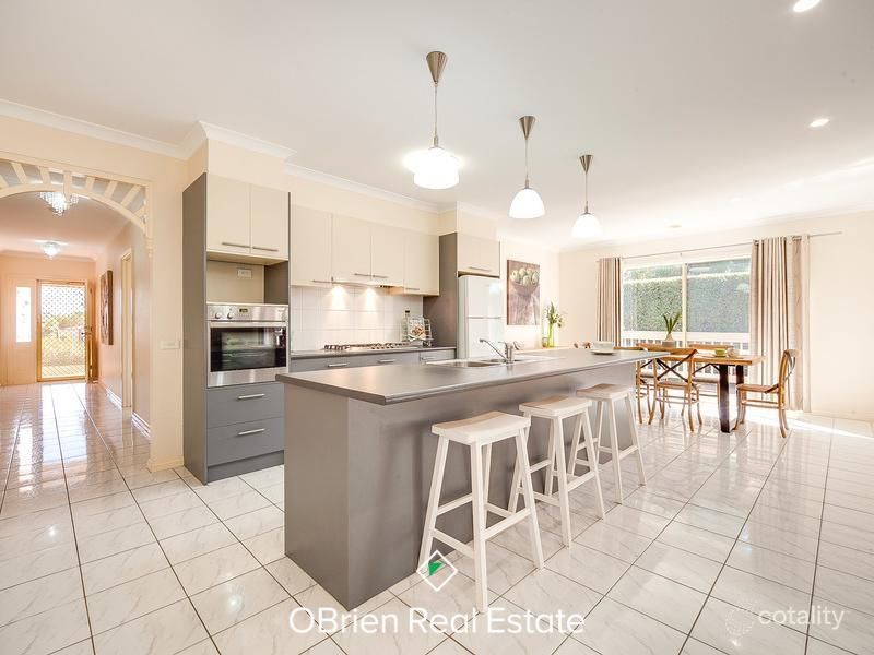 20 Bundoran Ave, Cranbourne, VIC 3977