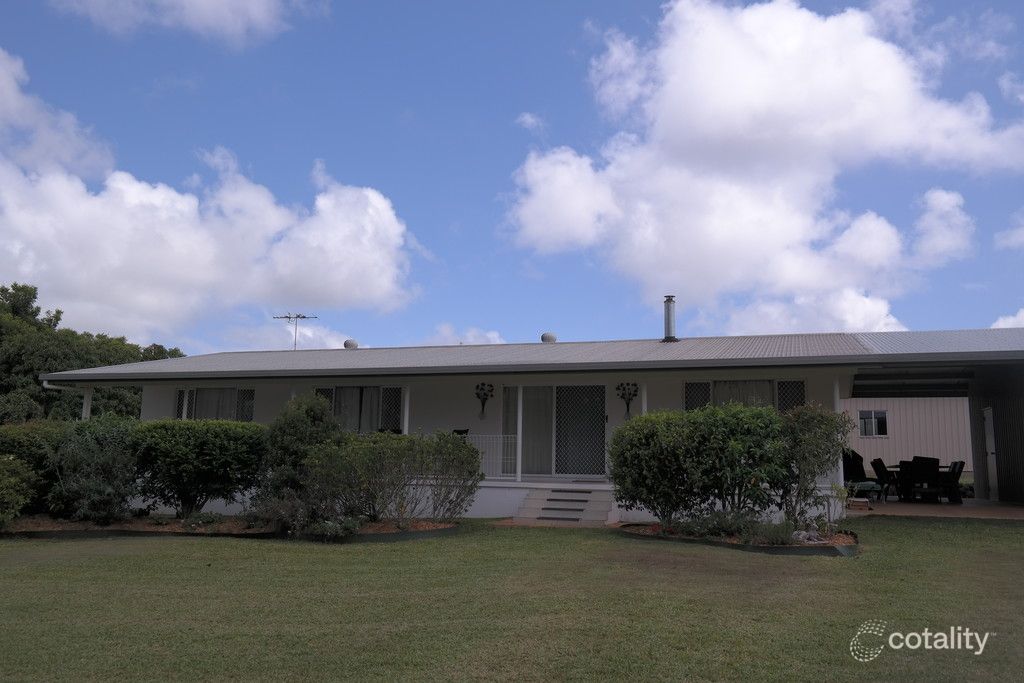 25 Russell Rd W, Lake Eacham, QLD 4884