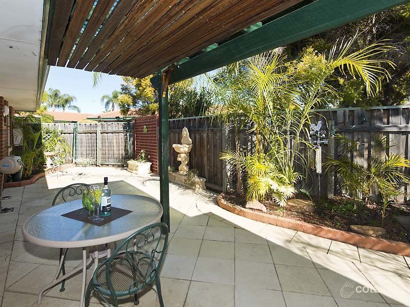 8/2 Glennis Cl, Gosnells, WA 6110