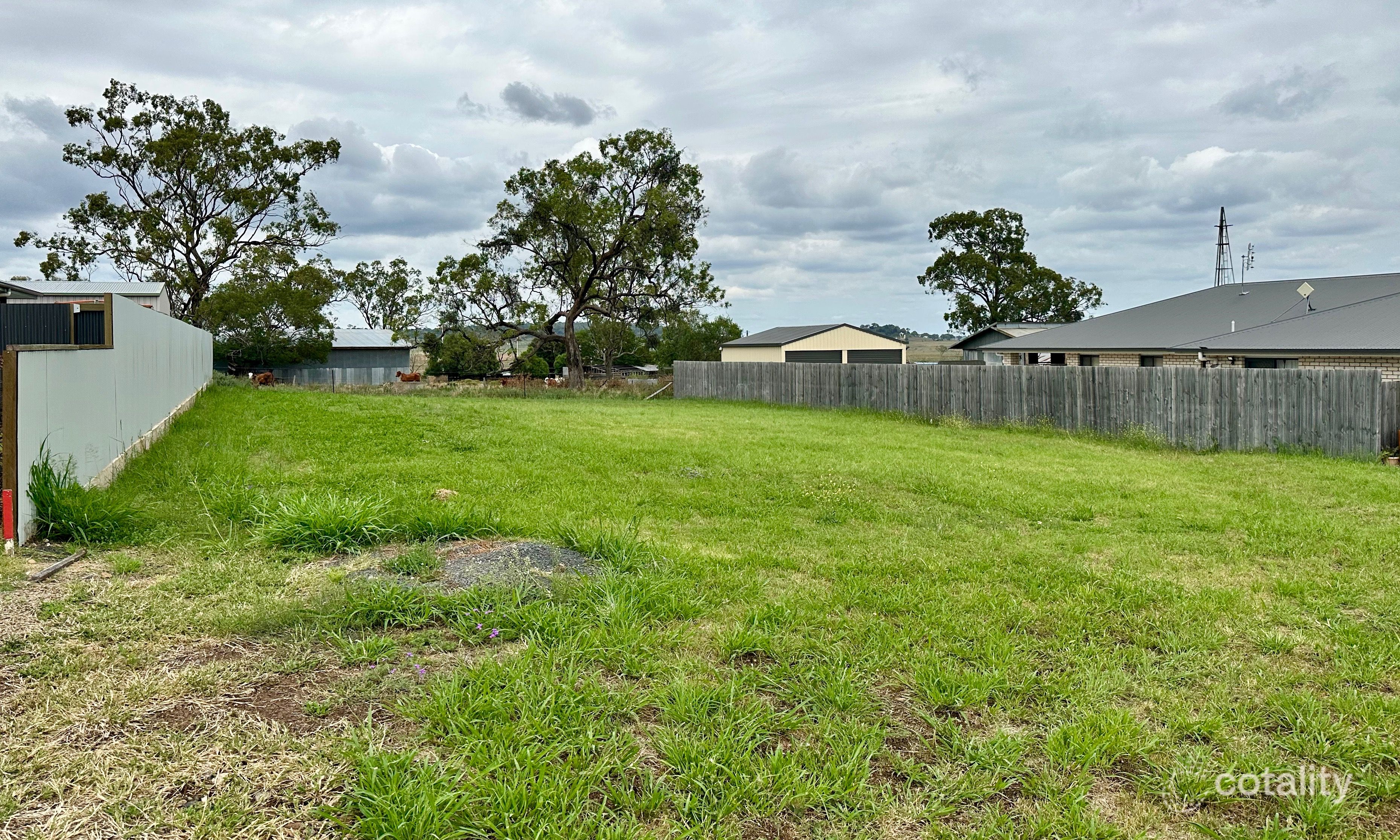 11 Leyden Dr, Oakey, QLD 4401
