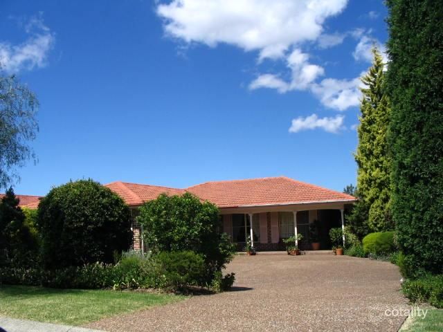 5 Bampton Cl, Lakelands, NSW 2282