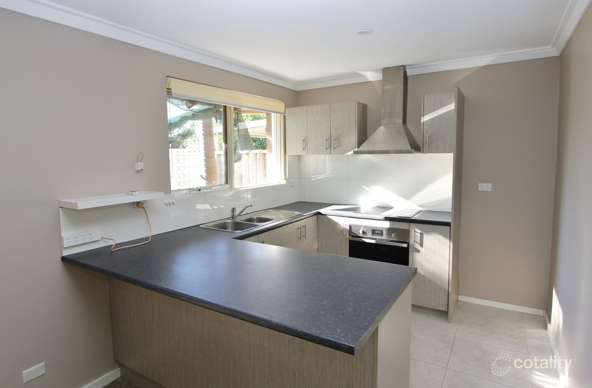 2/88 Church Ave, Armadale, WA 6112