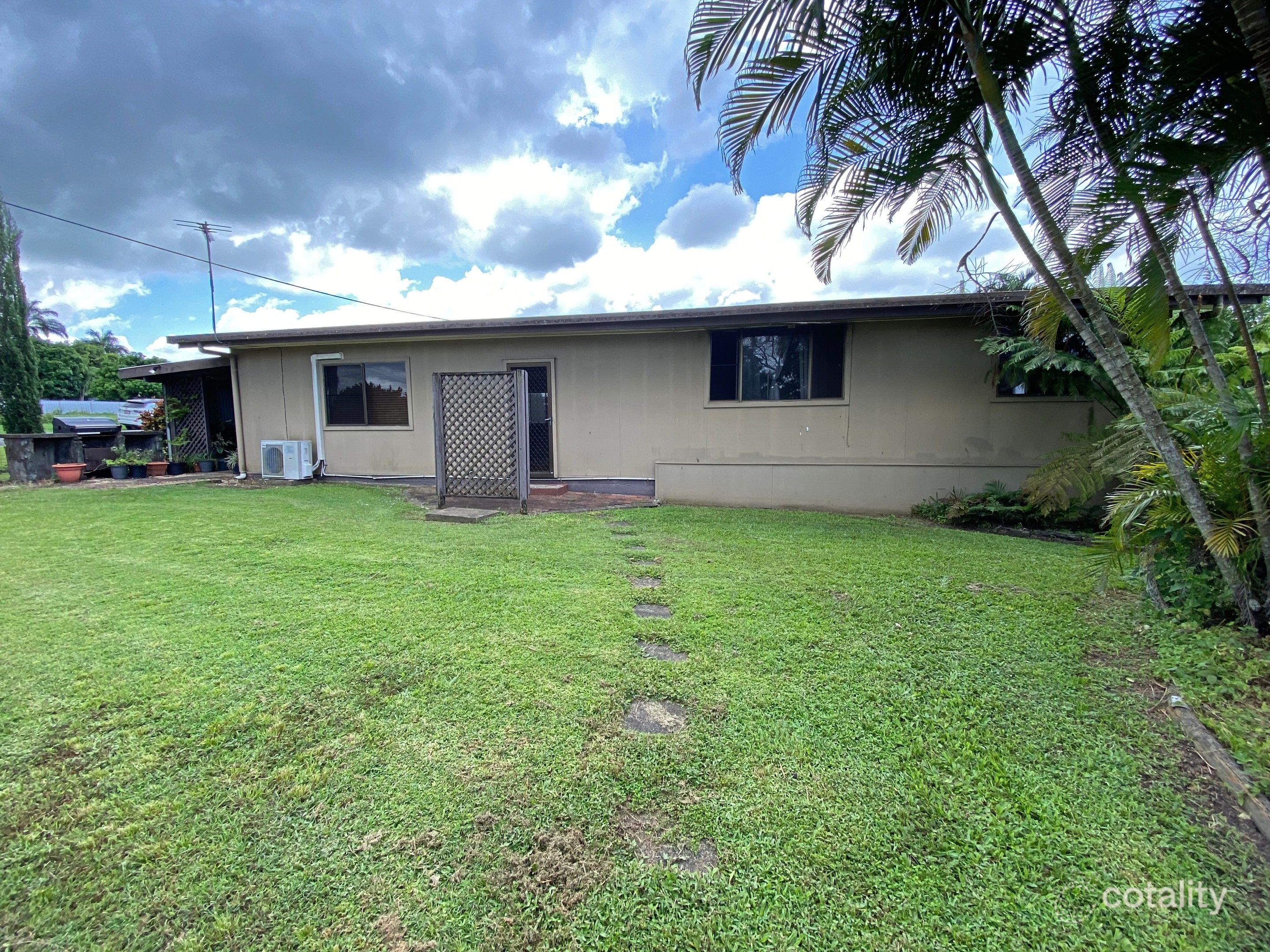 8 Leslie St, Sarina, QLD 4737