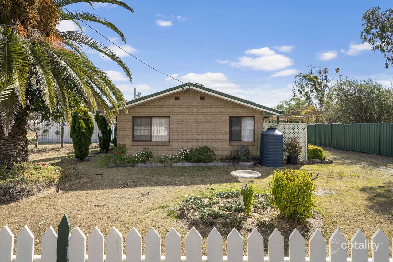 9 Nicholas St, Goombungee, QLD 4354