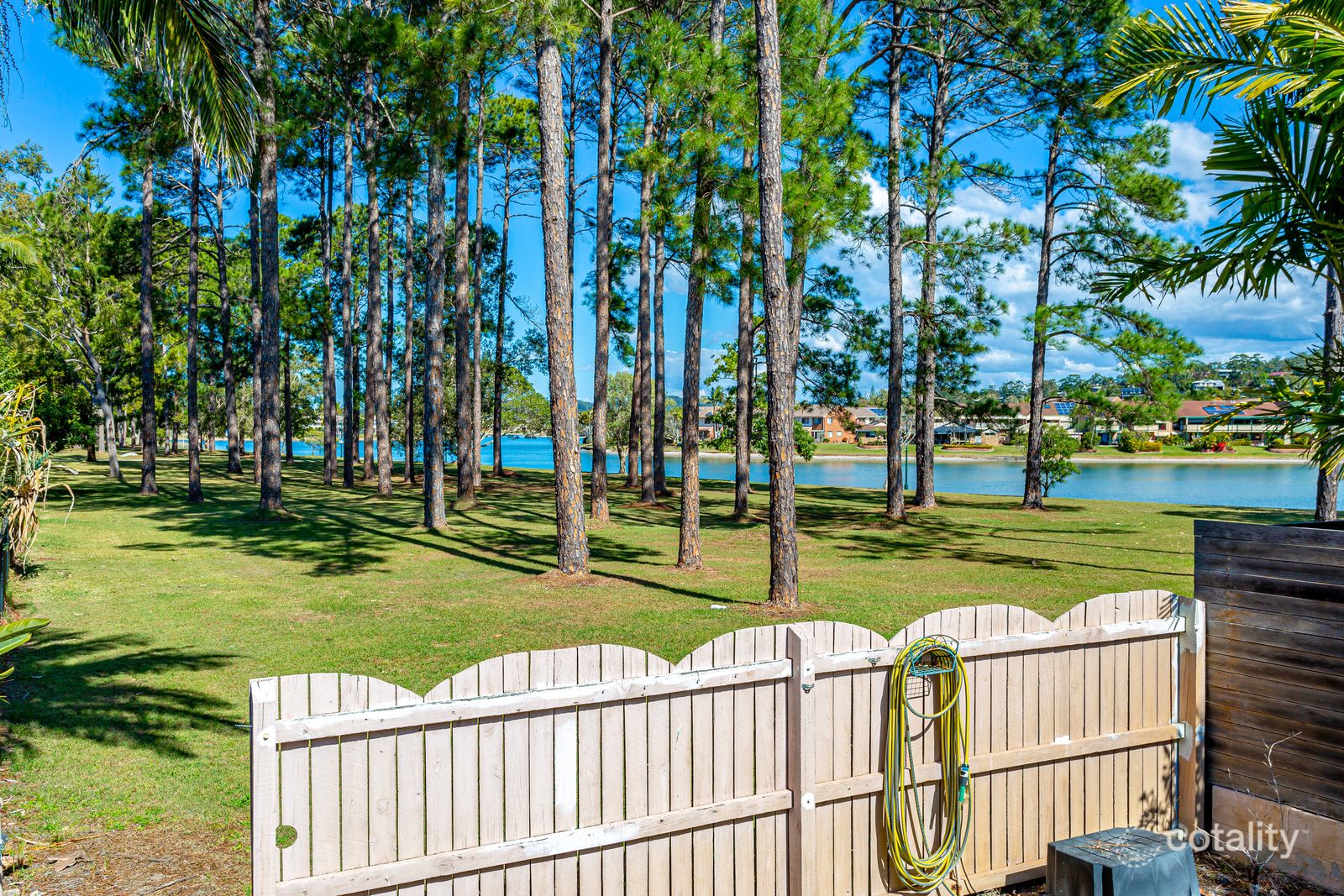 135 Murtha Dr, Elanora, QLD 4221