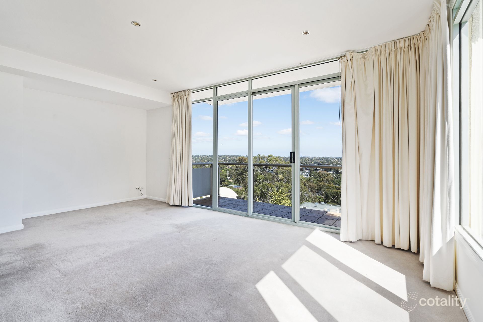 5002/2 Sovereign Point Ct, Doncaster, VIC 3108