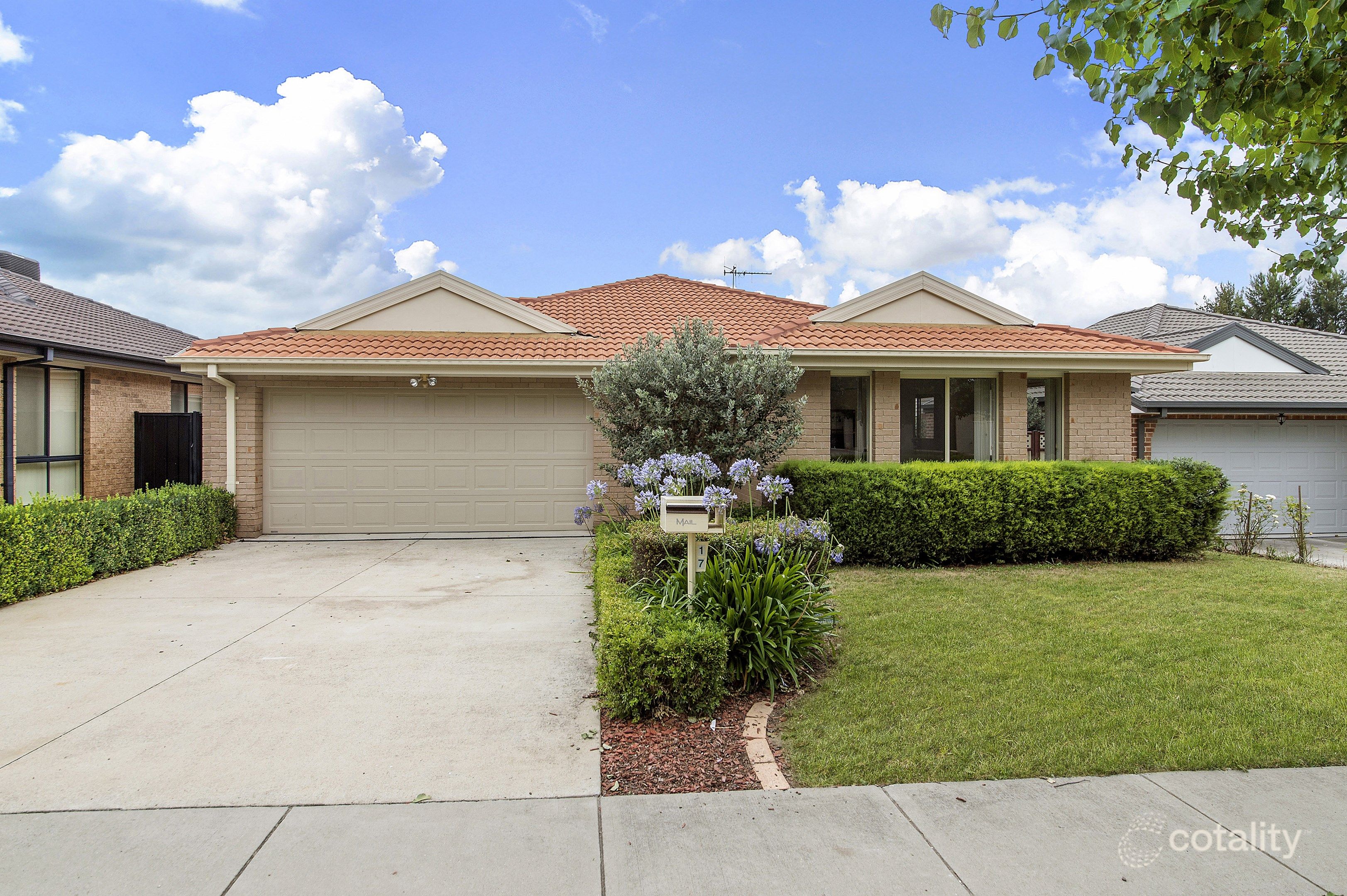 17 Betty Maloney Cres, Banks, ACT 2906