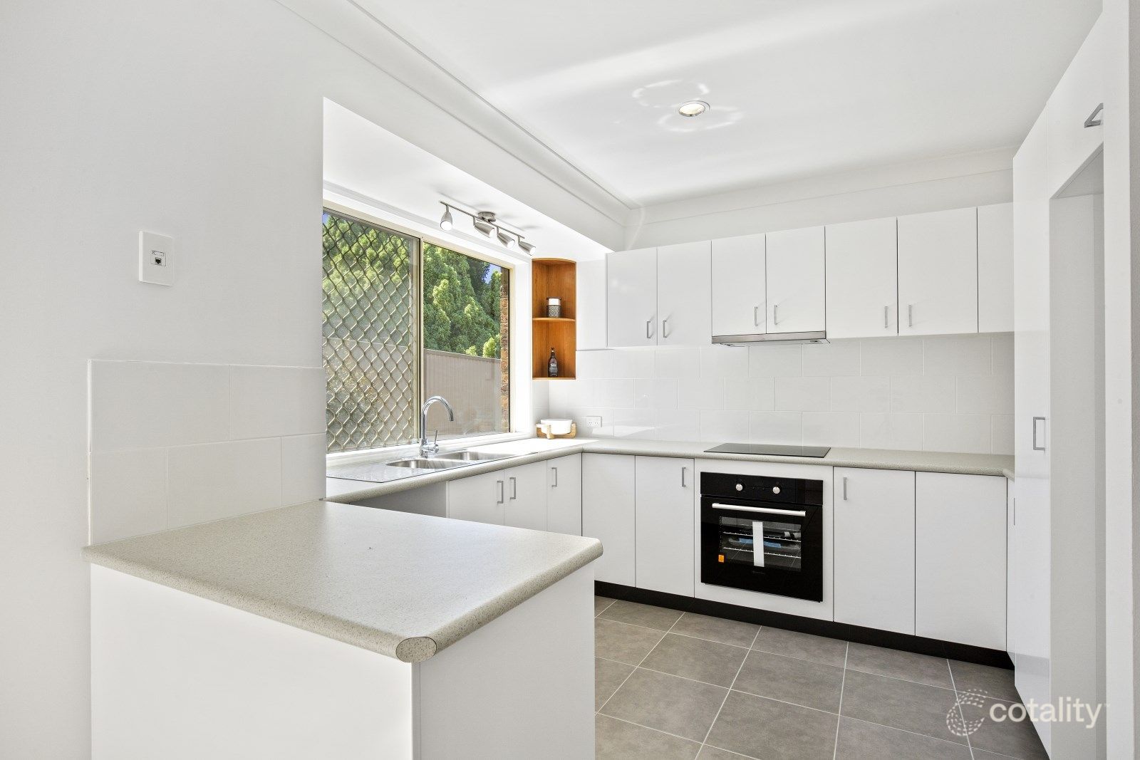 136 Mildura Dr, Helensvale, QLD 4212