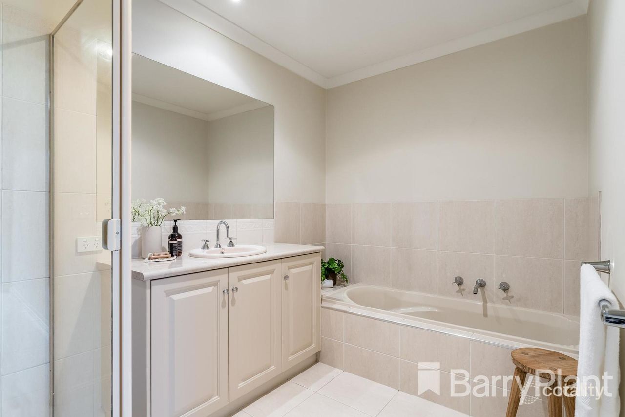 32 Wallaroo Way, Highton, VIC 3216