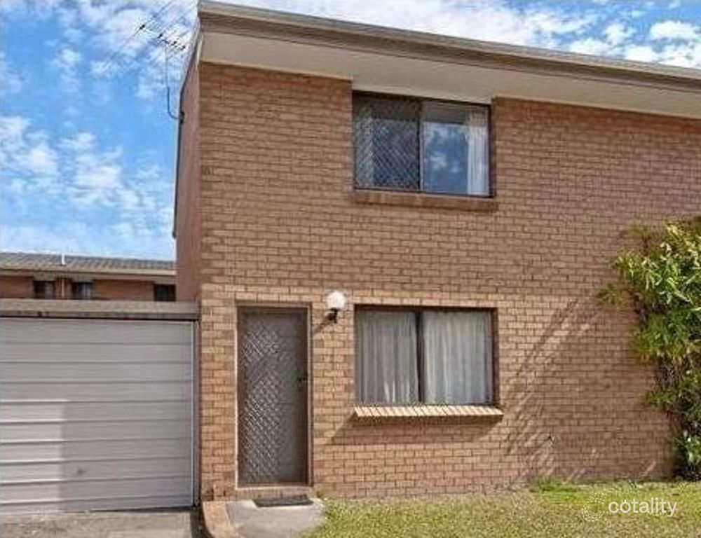 2/2 Cognac Ct, Kingston, QLD 4114