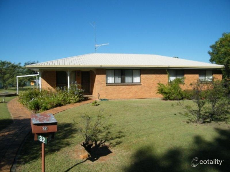 32 Barber St, Chinchilla, QLD 4413