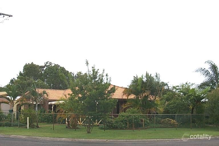 25 Fiona St, Beachmere, QLD 4510