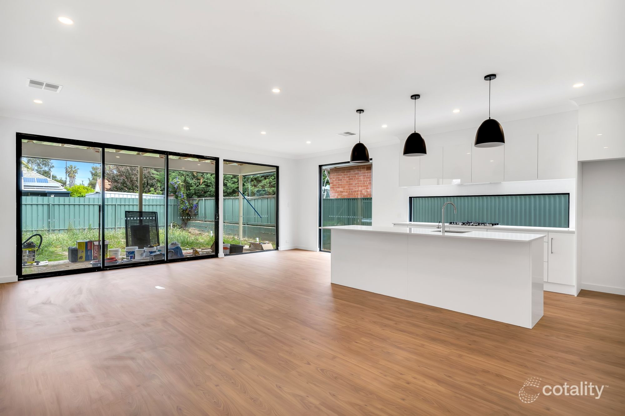 10 Albion Ave, Glandore, SA 5037