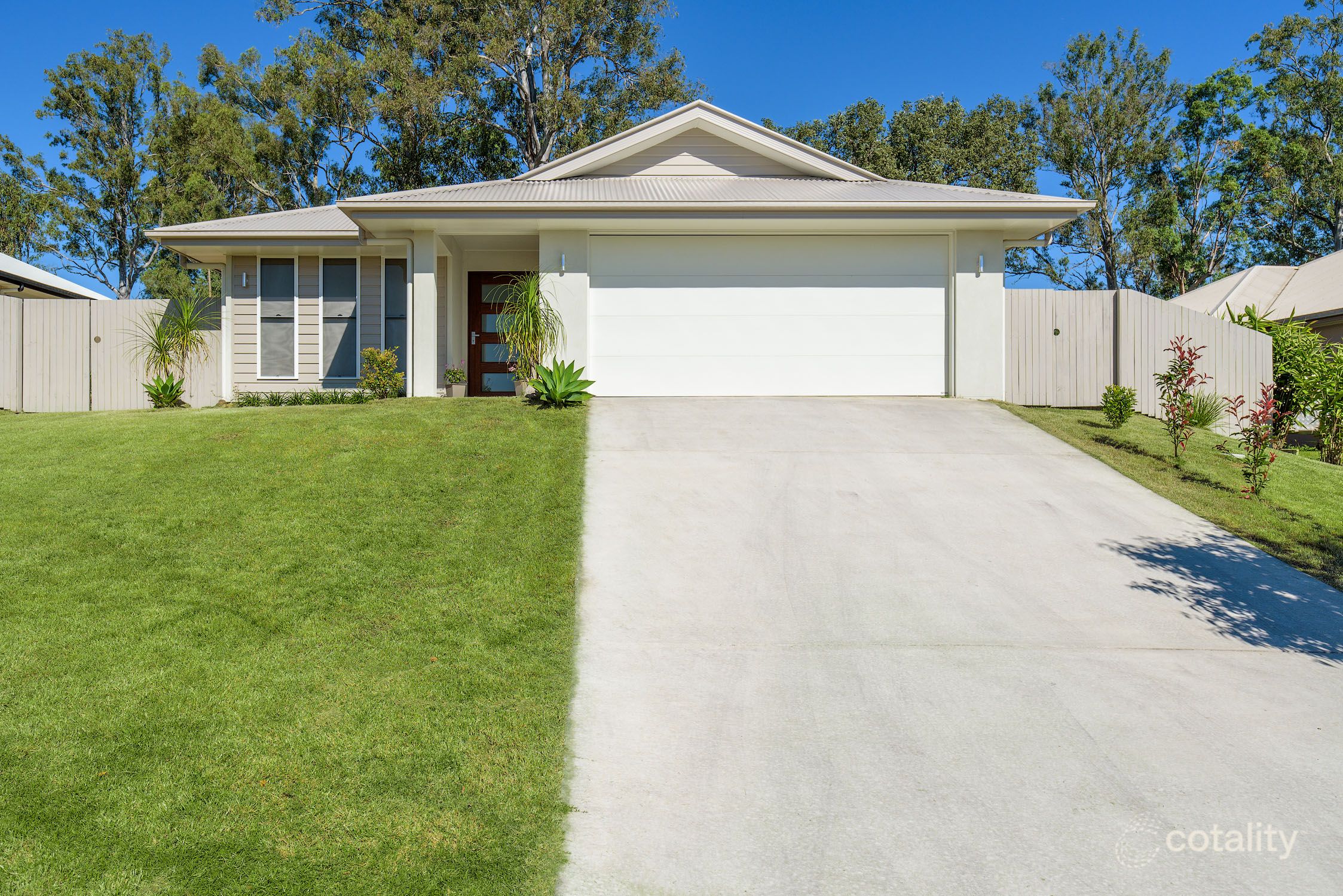 33 Hilltop Ave, Southside, QLD 4570