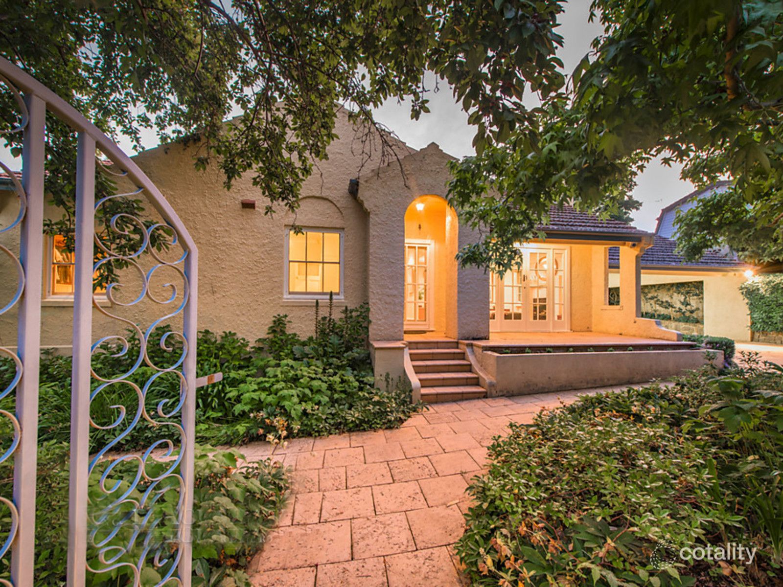 2 Hayes Cres, Griffith, ACT 2603