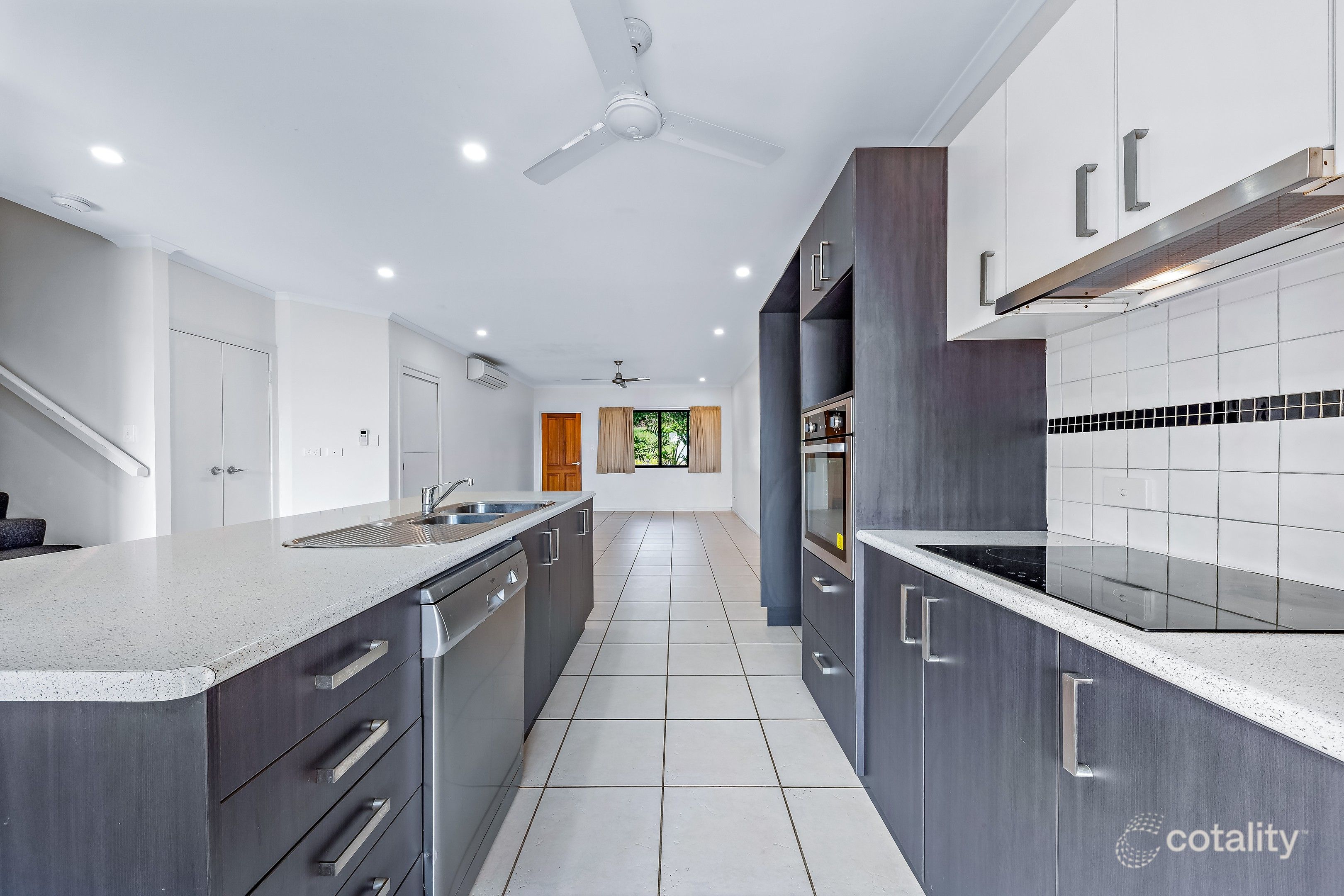 8/25 Abell Rd, Cannonvale, QLD 4802