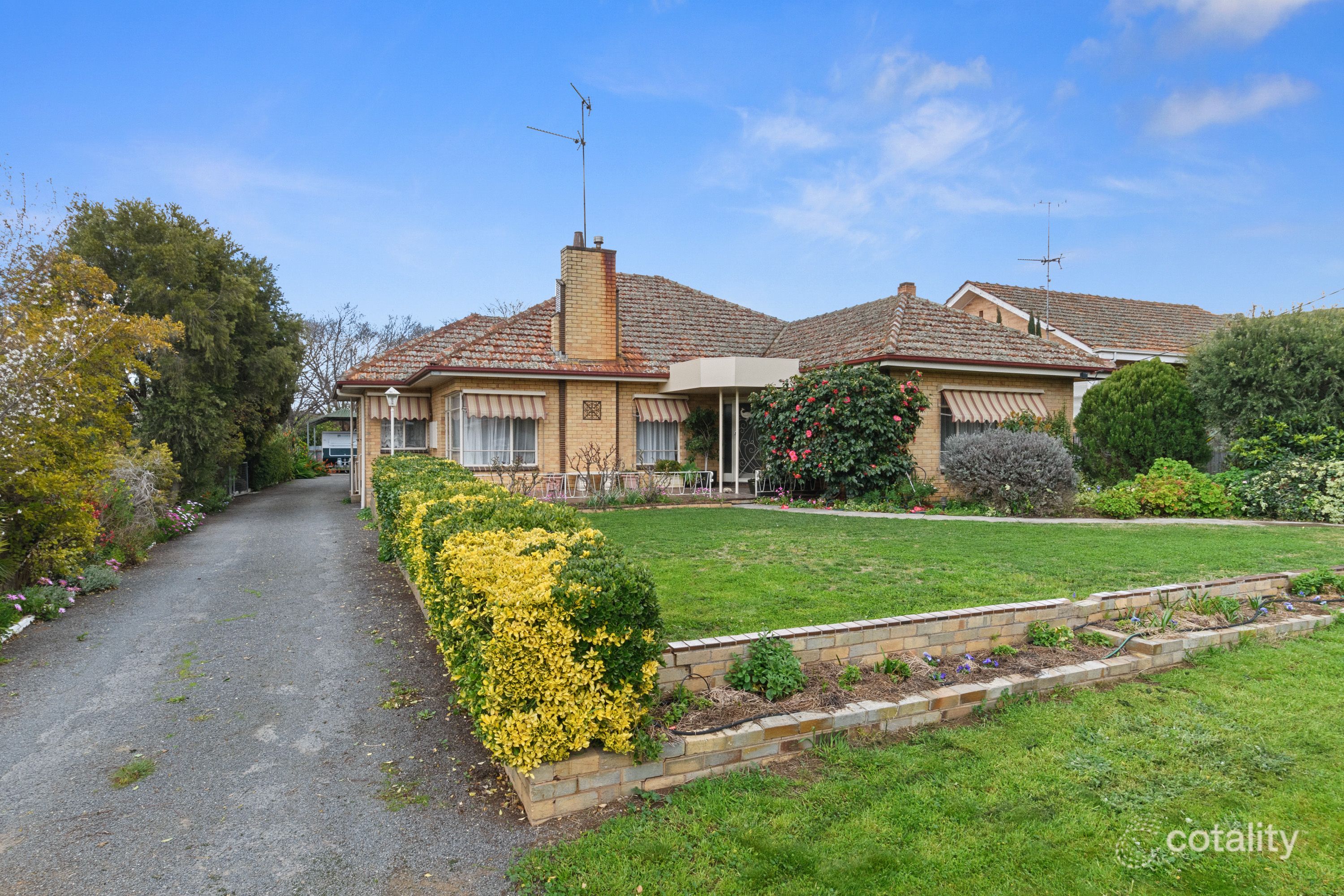 10 Waugh St, Charlton, VIC 3525