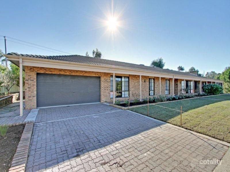 37 Blue Ridge Dr, Mooroolbark, VIC 3138