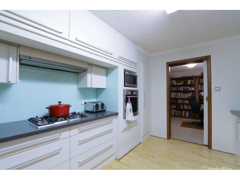 6 Gregory Ct, Noranda, WA 6062