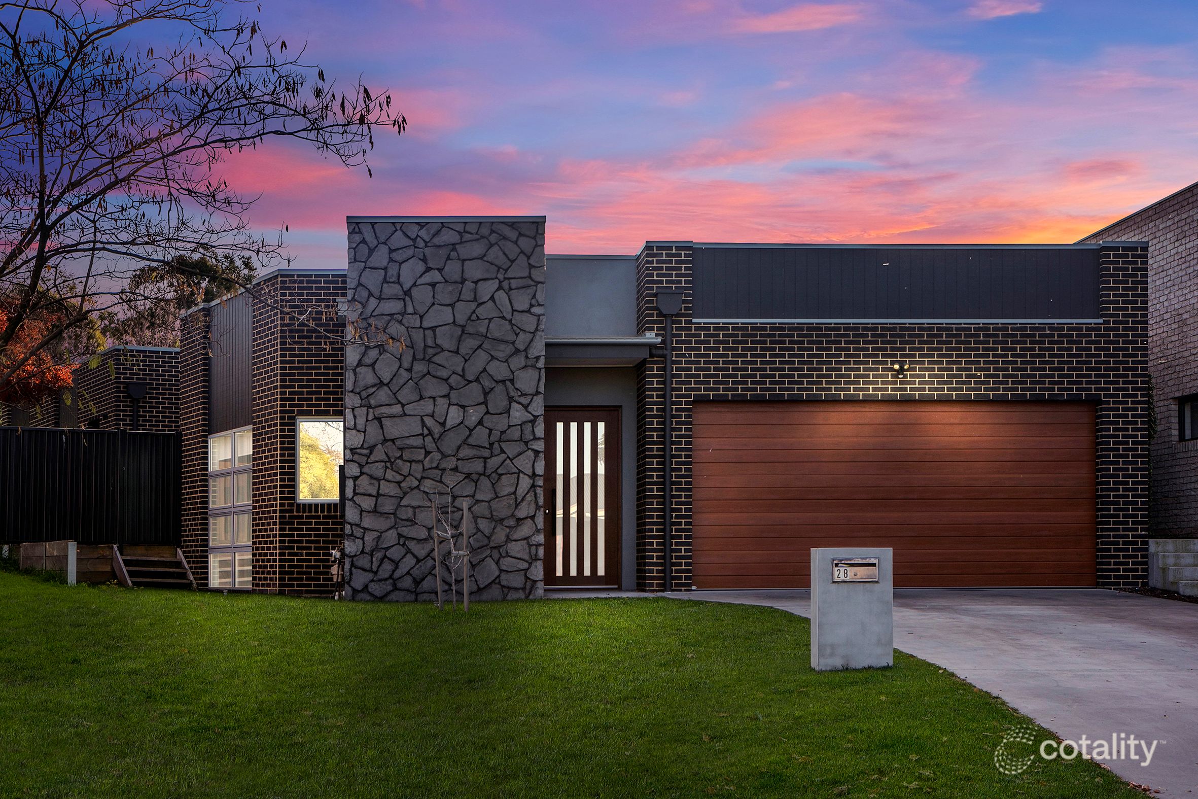 28 Tanumbirini St, Hawker, ACT 2614