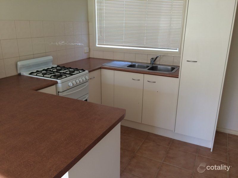 2/49 Dartmoor Dr, Cranbourne East, VIC 3977