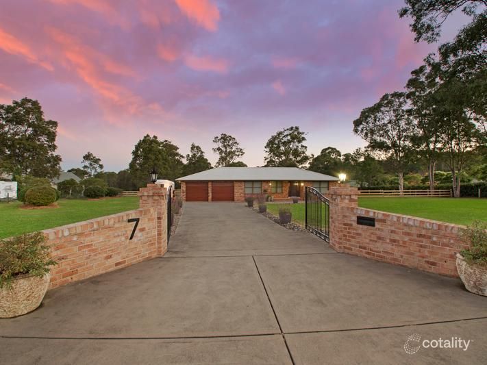 7 Forsythe Pde, Black Hill, NSW 2322