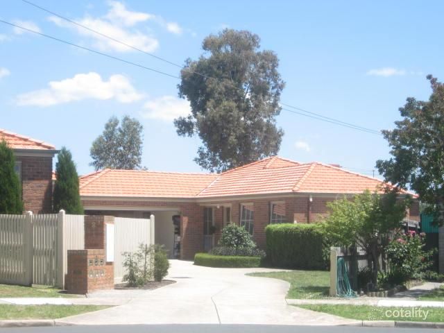 2/2 Ellesmere Rd, Burwood East, VIC 3151