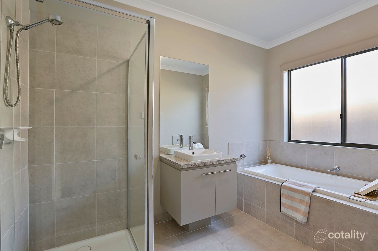 18 Eaton Rd, Mount Duneed, VIC 3217