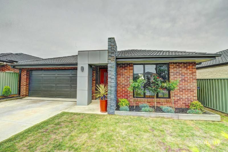 13 Waterford Dr, Miners Rest, VIC 3352