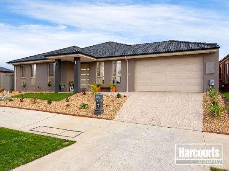 10 Stately Dr, Cranbourne East, VIC 3977