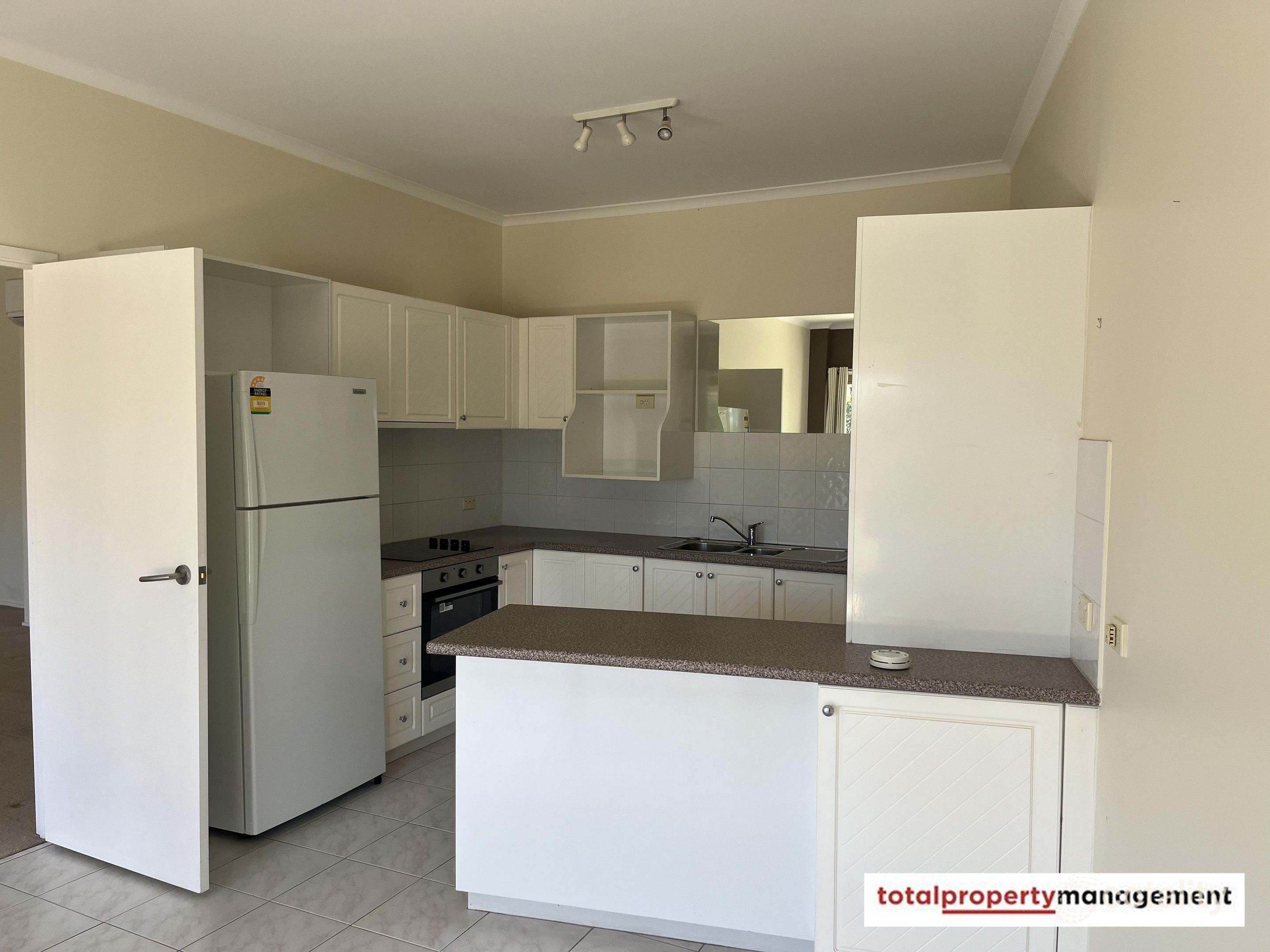 2 Currie Cres, Griffith, ACT 2603