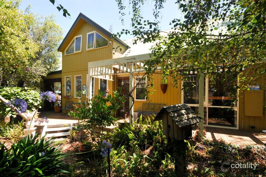 37 Bronsdon St, Lakes Entrance, VIC 3909