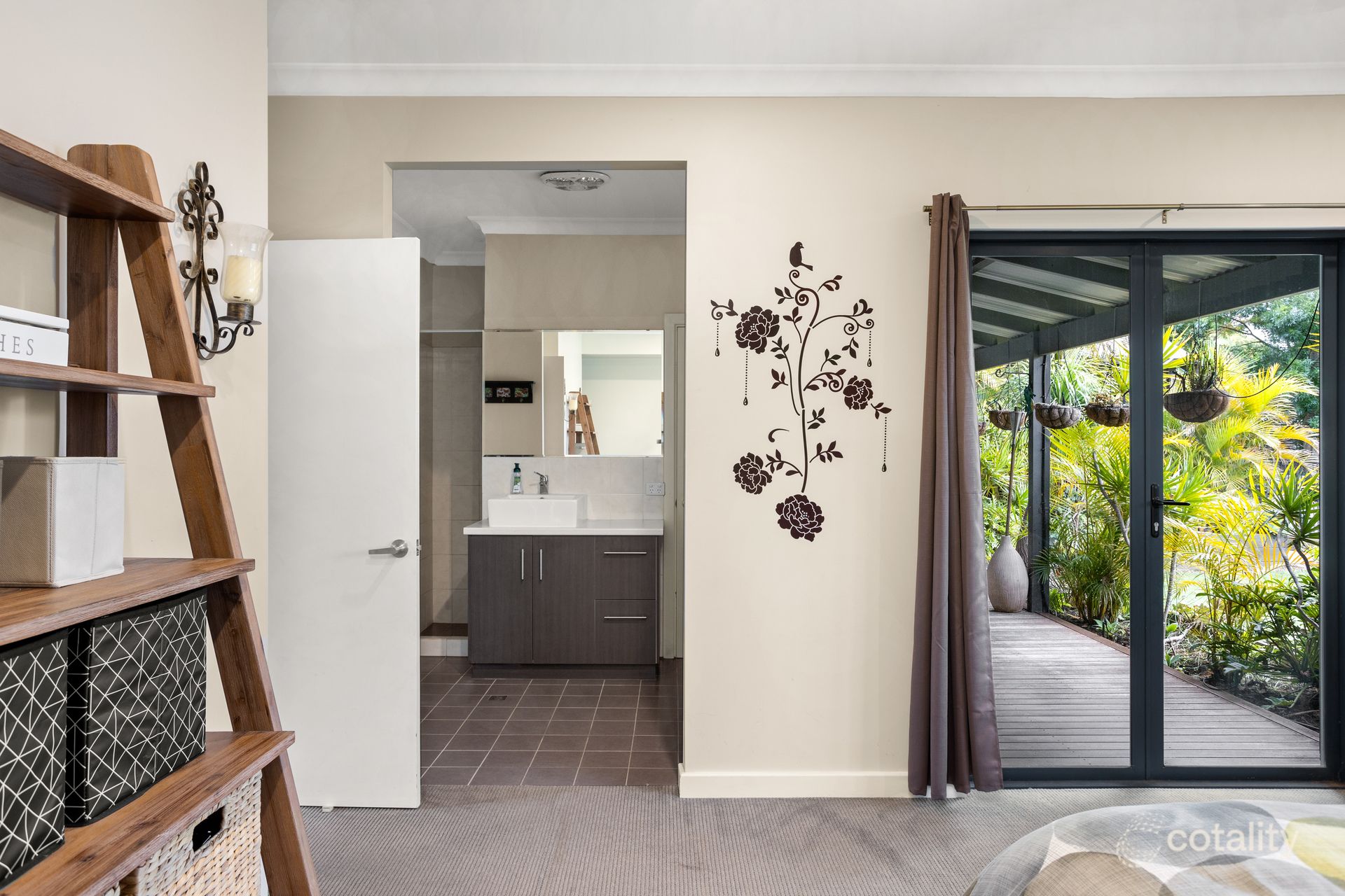 6 Hutchinson Rd, Burekup, WA 6227