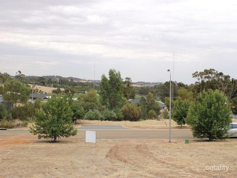 11 Heath Dr, Clare, SA 5453