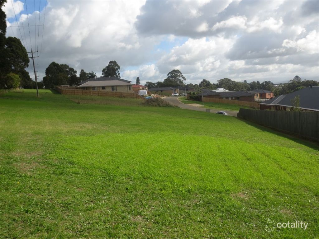 10 Aaron Ct, Drouin, VIC 3818