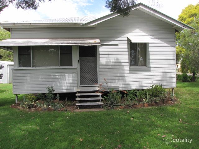 25 West St, Oakey, QLD 4401