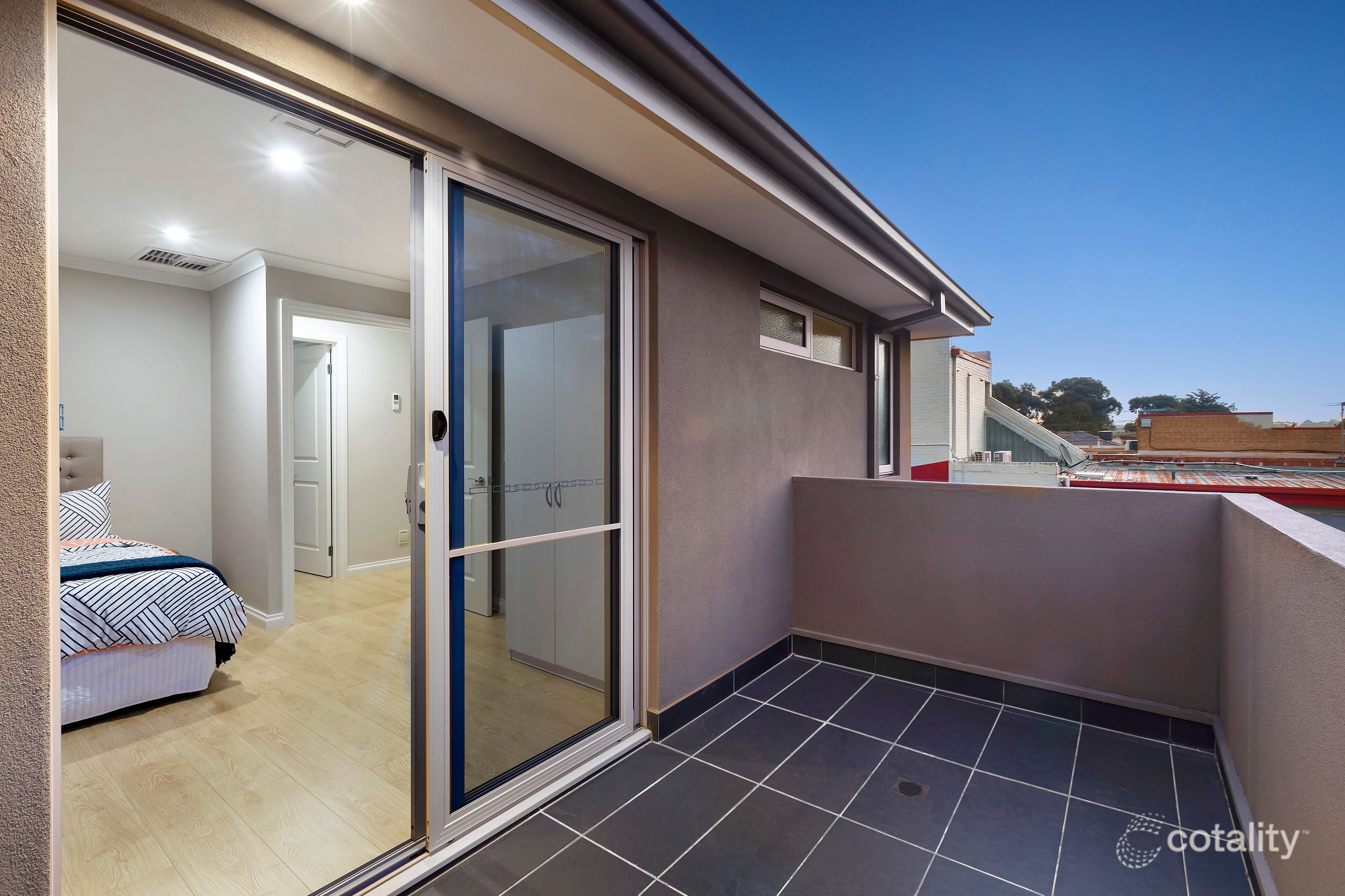1/15 Faraday Rd, Croydon South, VIC 3136