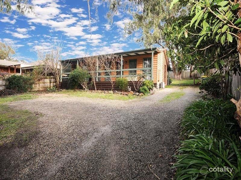 18 Dean Cres, Launching Place, VIC 3139