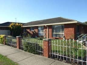 57 Dinwoodie Dr, Newborough, VIC 3825