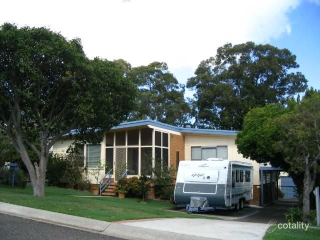 8 Robert Ave, Warners Bay, NSW 2282