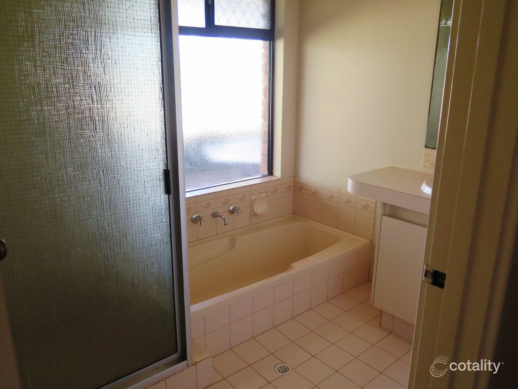 215 Boomerang Rd, Oldbury, WA 6121