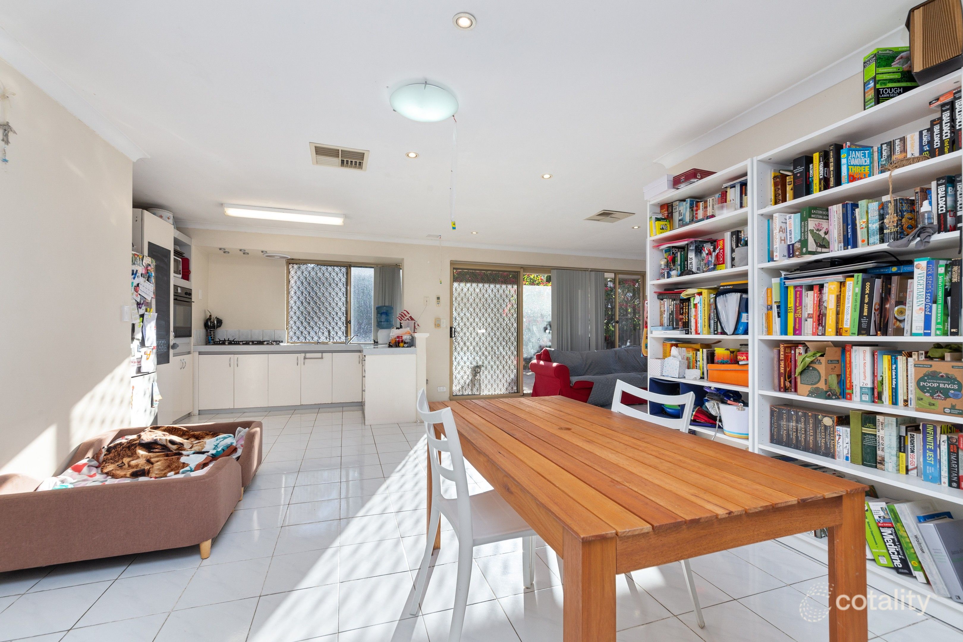 1 Gumina Pl, Lake Coogee, WA 6166