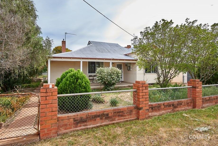 44-46 Loch St, Ganmain, NSW 2702