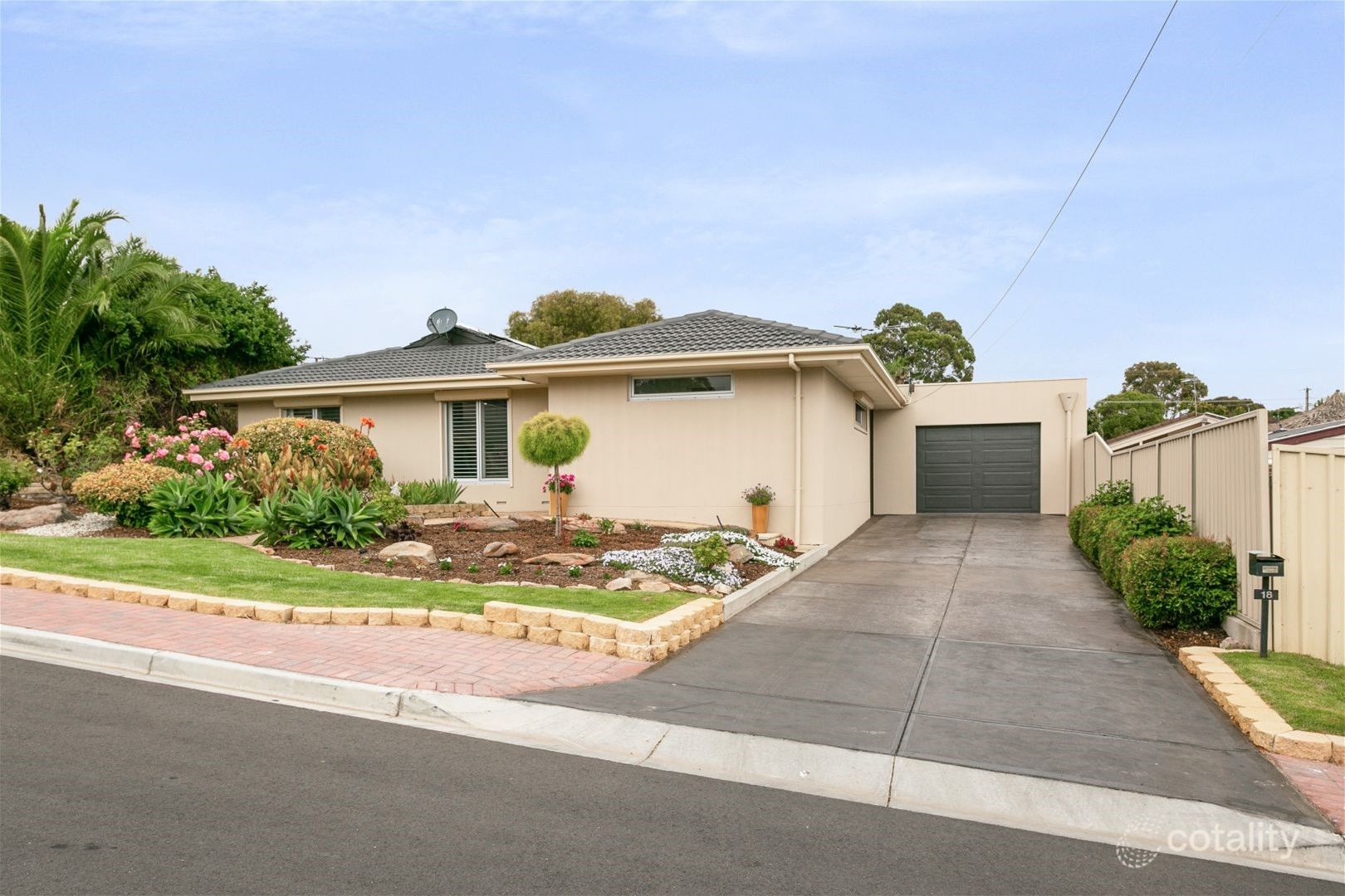 18 Barcelona Dr, Happy Valley, SA 5159