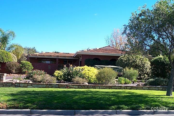 7 Davies Cres, Kardinya, WA 6163